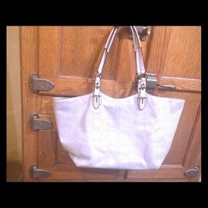 Coach A1182-F16593 Carly leather tote